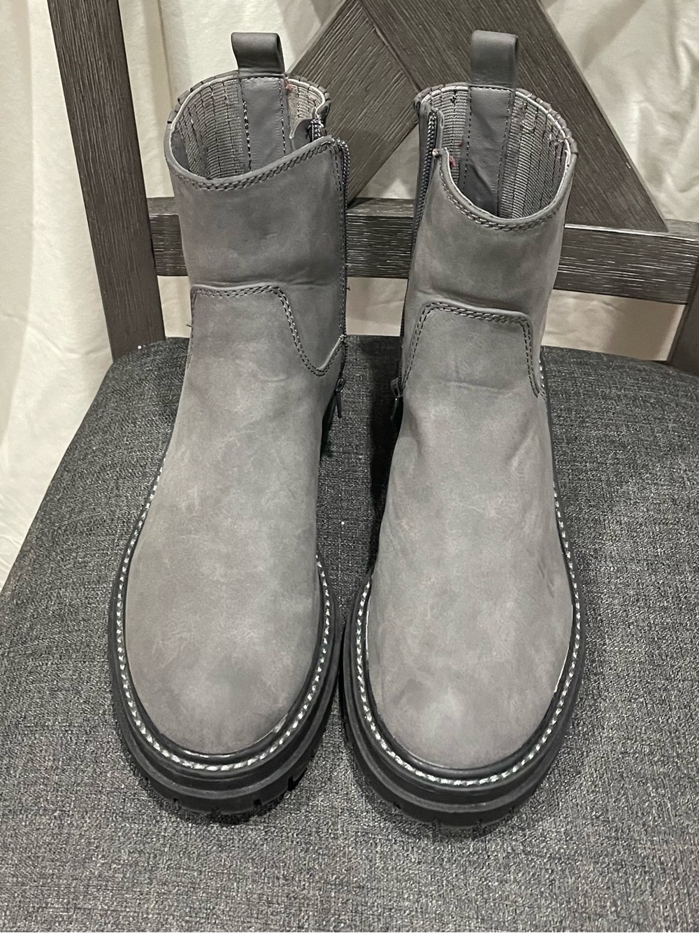 Men's Gray Chelsea-Style Leather Boots